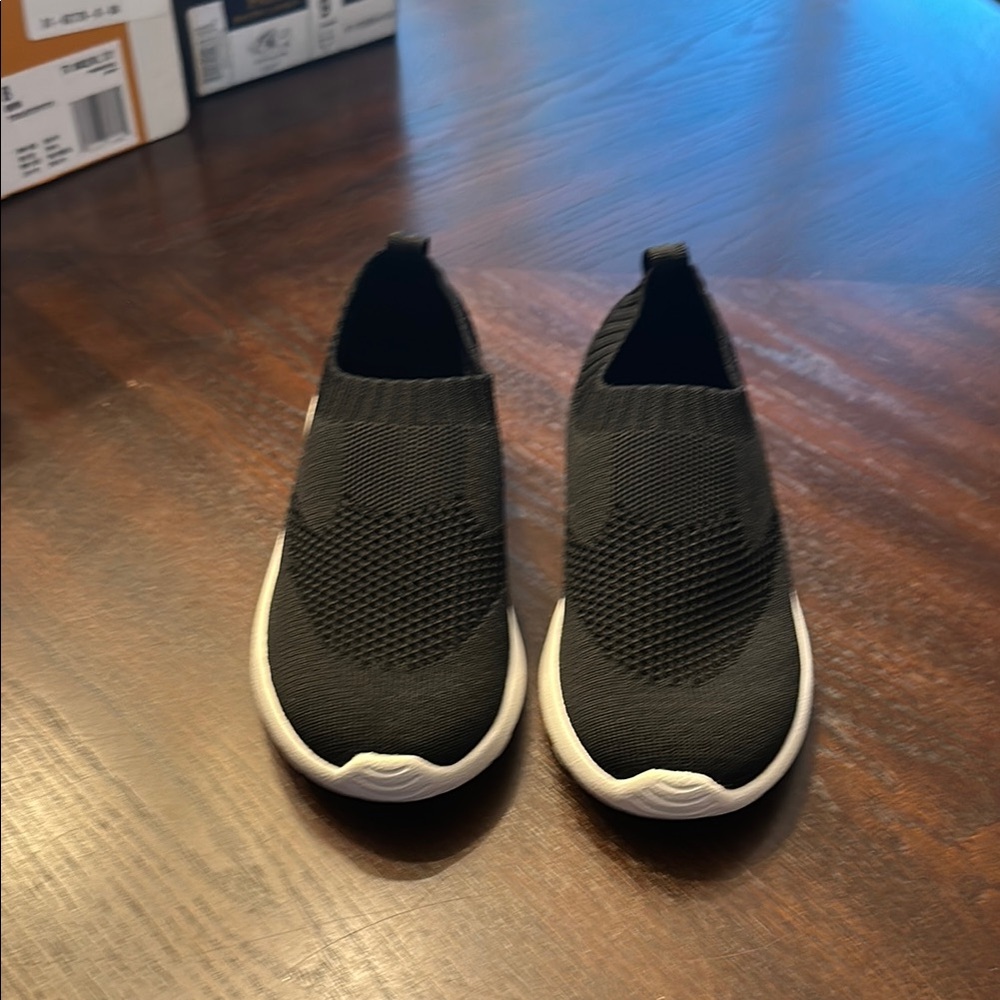 GAP Kids Black Knit Slip On Sneakers Toddler Boys Size 12 Lightweight NWT